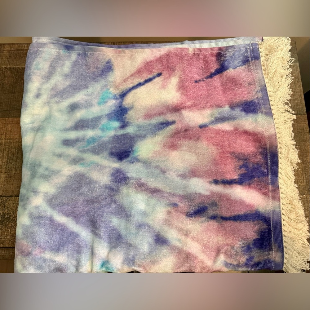 *NWOT* L*Space Tie-Dye Towel - Picture 9 of 9